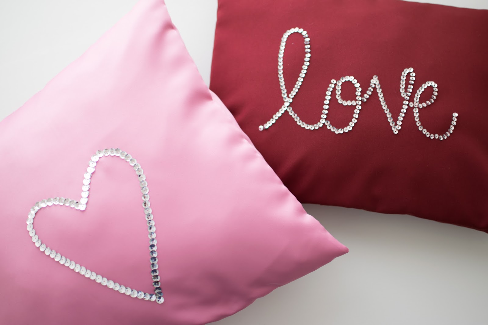 DIY Pillowcase with Overlapping Sequins [Sewing Tutorial]