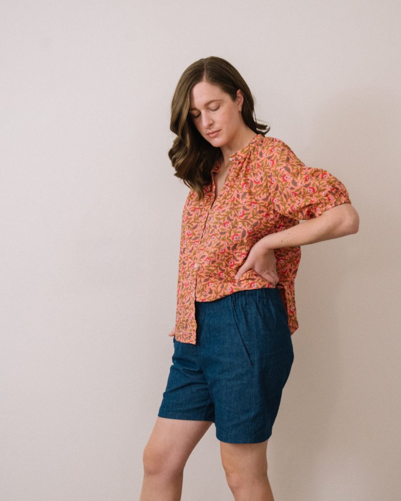 Roscoe Blouse Mandarin Collar Hack + Free Range Shorts | The Sewing Things Blog