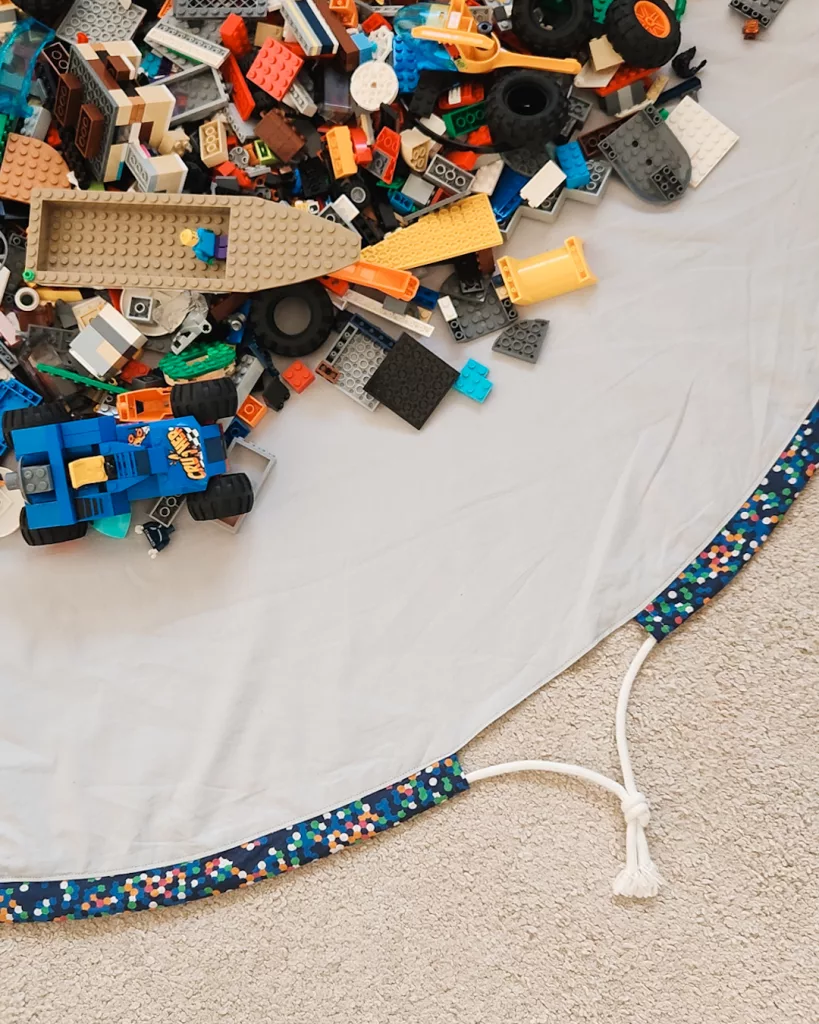 DIY Lego/Toy Playmat and Bag | The Sewing Things Blog