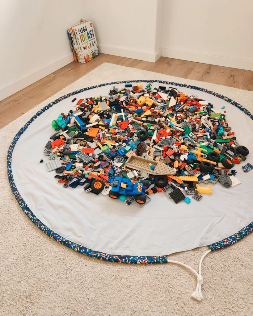 DIY Lego/Toy Playmat and Bag | The Sewing Things Blog