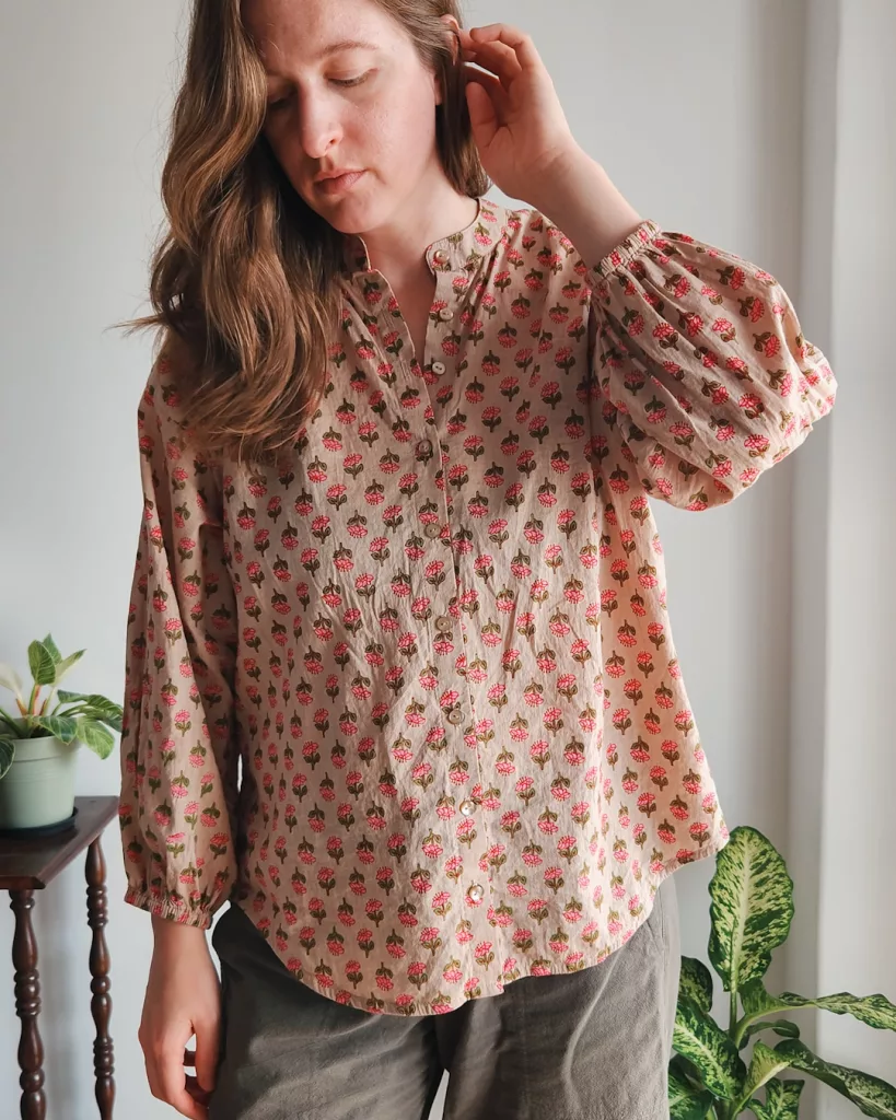 Cornell Shirt by Elbe Textiles (with gathered sleeves) | The Sewing Things Blog