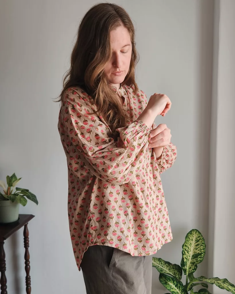 Cornell Shirt by Elbe Textiles (with gathered sleeves) | The Sewing Things Blog
