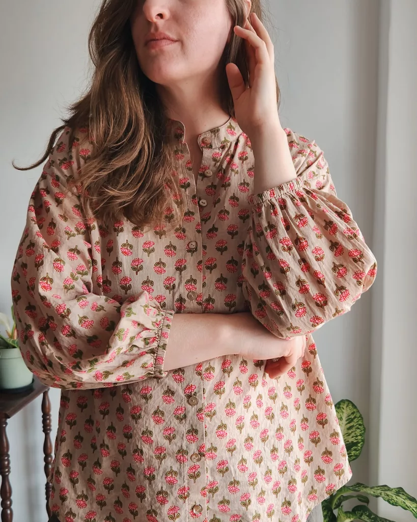 Cornell Shirt by Elbe Textiles (with gathered sleeves) | The Sewing Things Blog