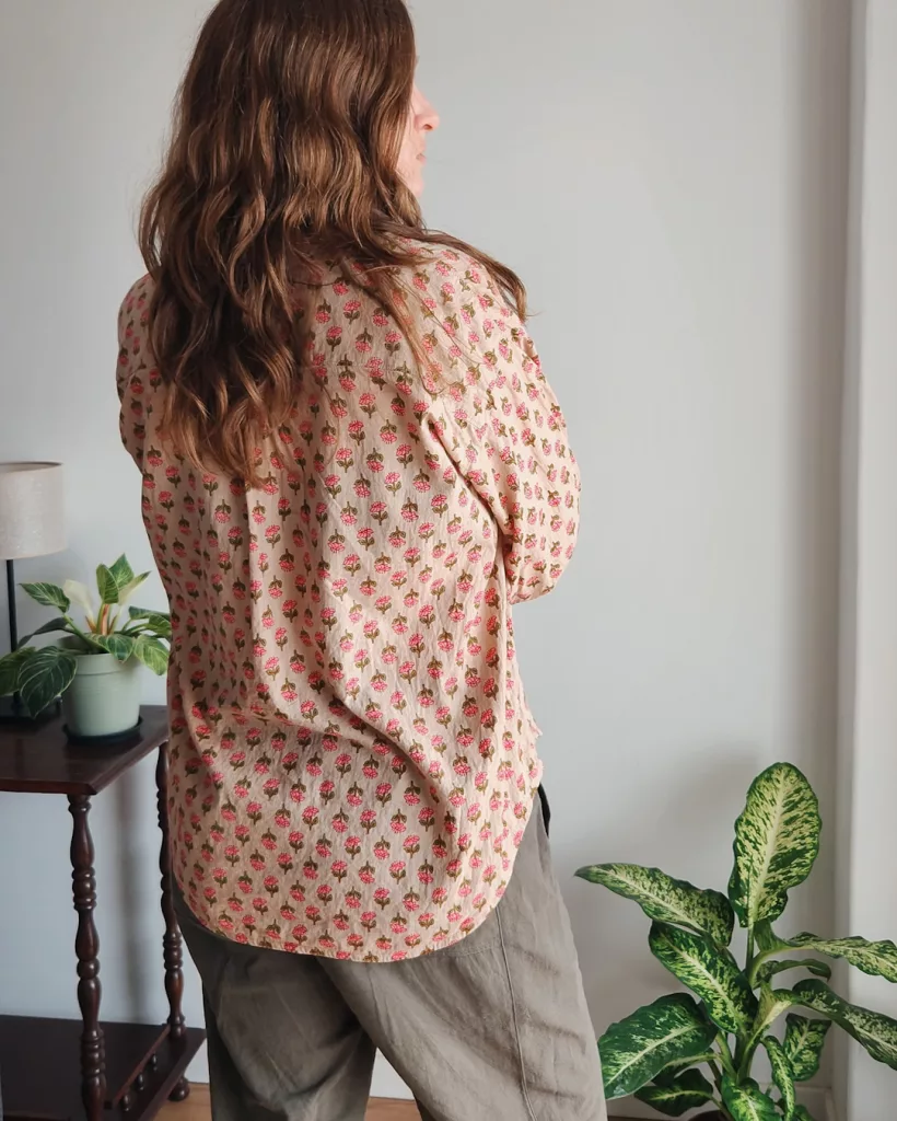 Cornell Shirt by Elbe Textiles (with gathered sleeves) | The Sewing Things Blog